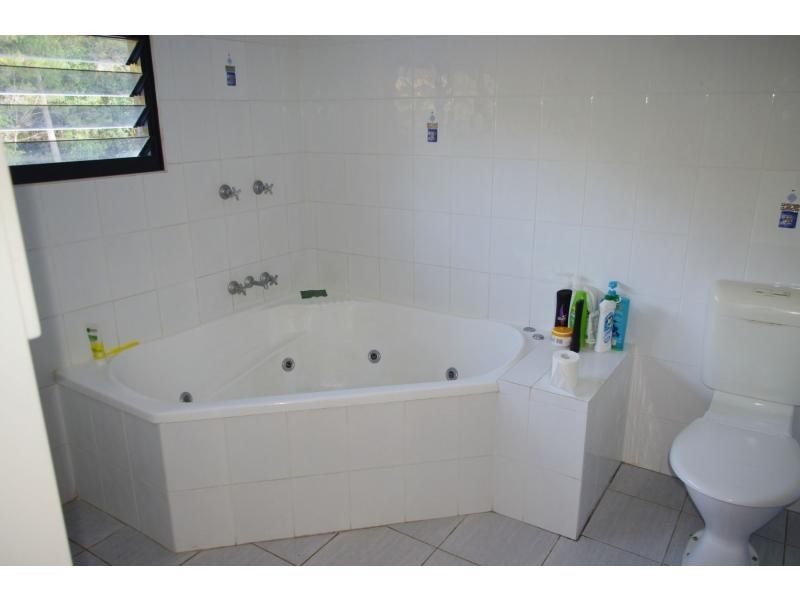 9 Dinjerra Street, Macleay Island QLD 4184