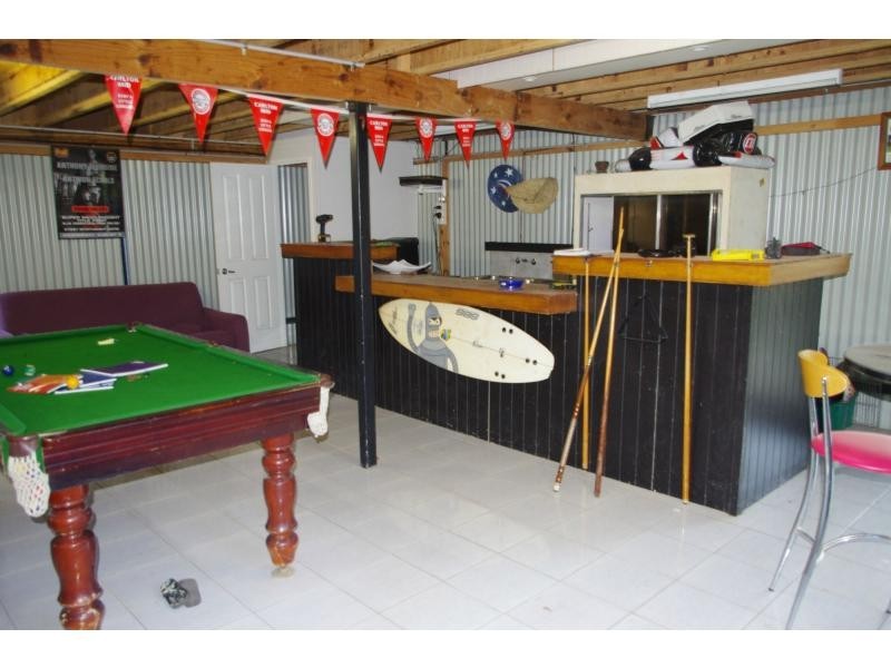 9 Dinjerra Street, Macleay Island QLD 4184