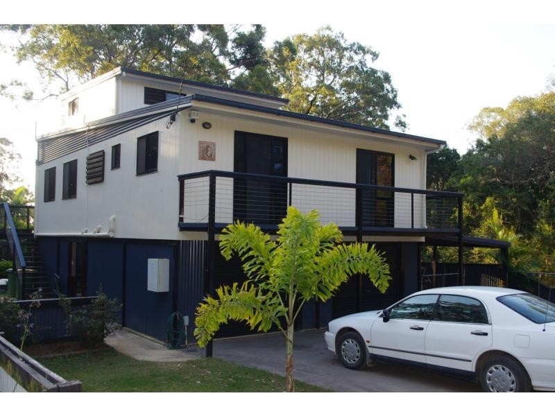 9 Dinjerra Street, Macleay Island QLD 4184