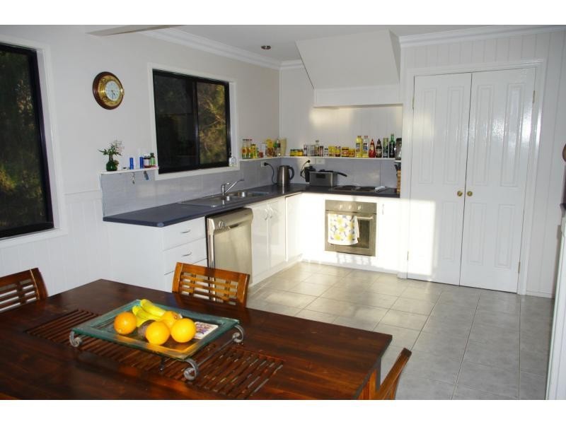 9 Dinjerra Street, Macleay Island QLD 4184