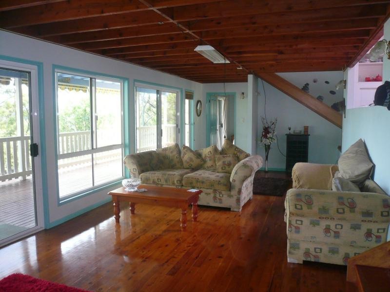 27 Cliff Terrace, Macleay Island QLD 4184