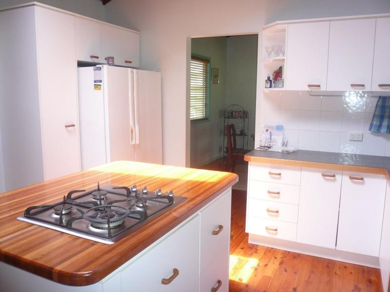 27 Cliff Terrace, Macleay Island QLD 4184