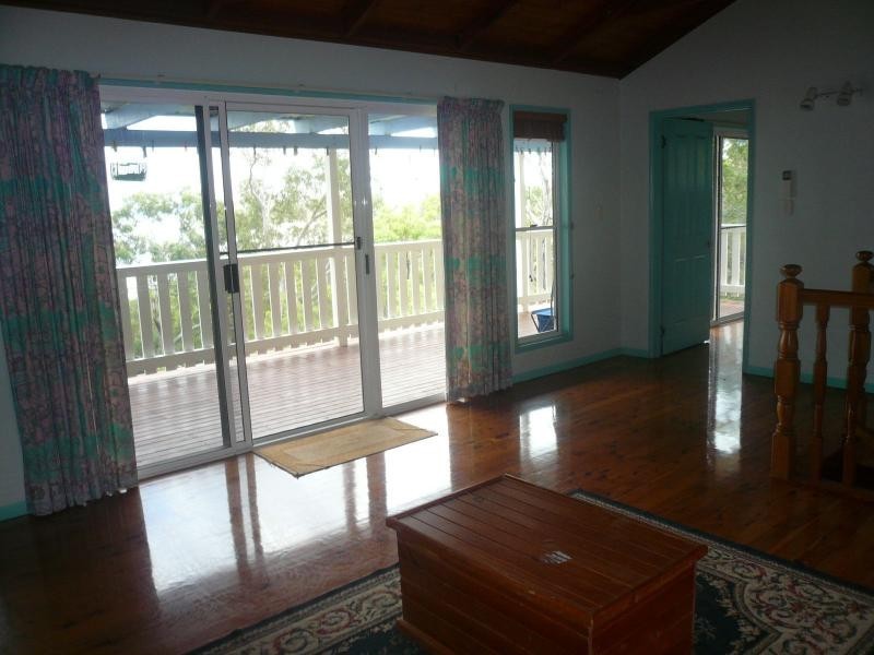 27 Cliff Terrace, Macleay Island QLD 4184