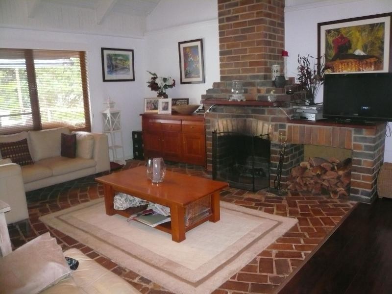 8 Emily Crescent, Macleay Island QLD 4184
