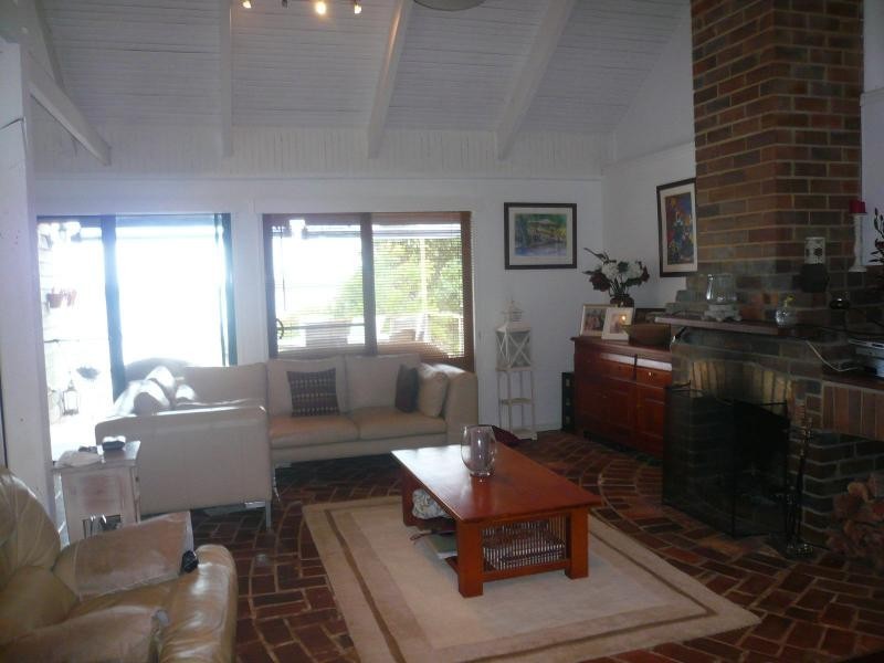 8 Emily Crescent, Macleay Island QLD 4184