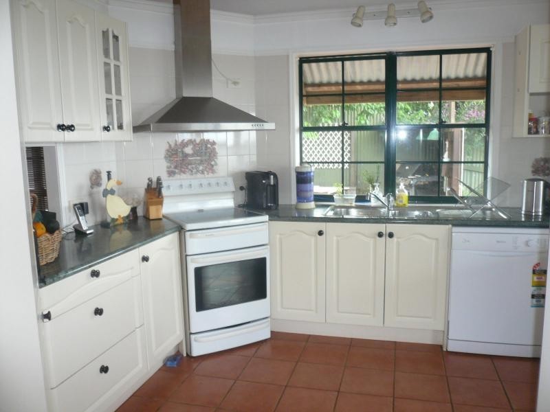 8 Emily Crescent, Macleay Island QLD 4184