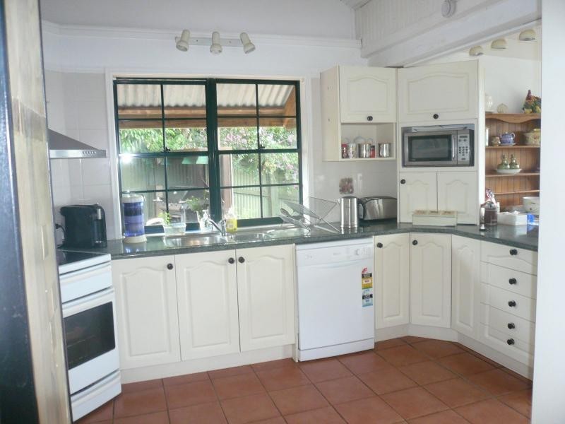 8 Emily Crescent, Macleay Island QLD 4184