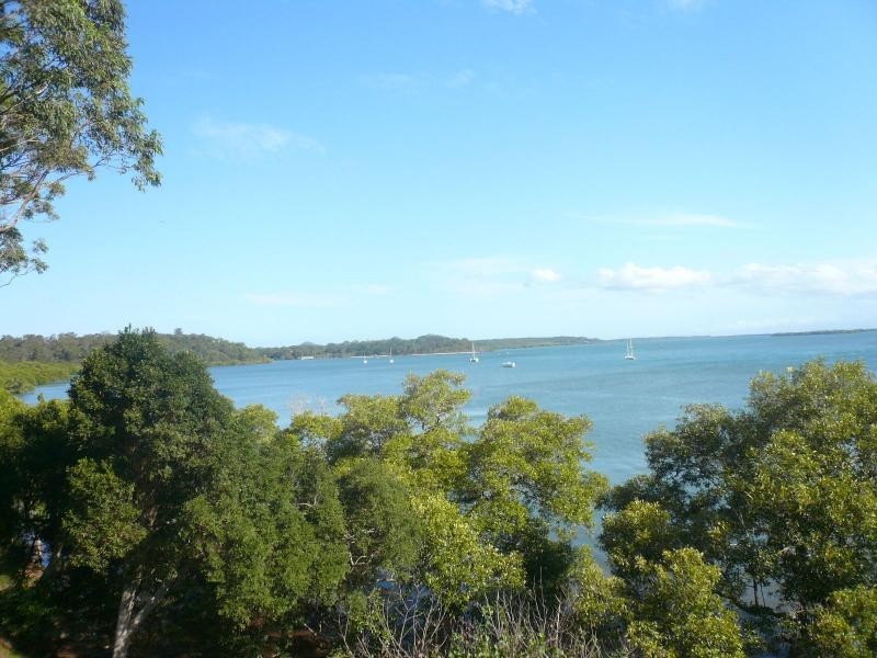 8 Emily Crescent, Macleay Island QLD 4184