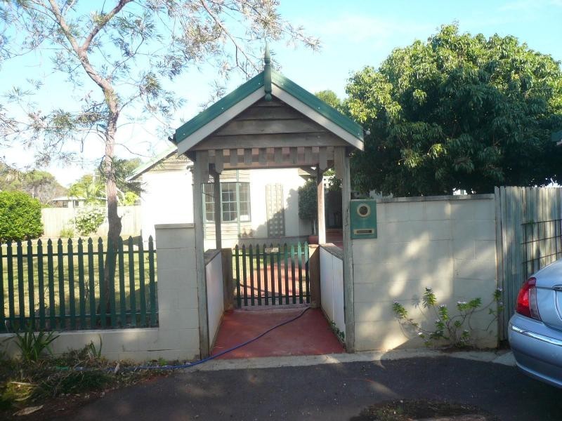 8 Emily Crescent, Macleay Island QLD 4184