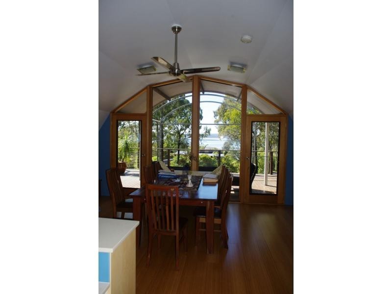 11 Weeroona Avenue, Macleay Island QLD 4184