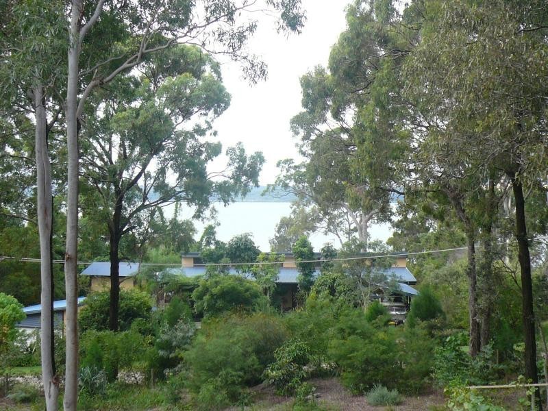 11 Weeroona Avenue, Macleay Island QLD 4184