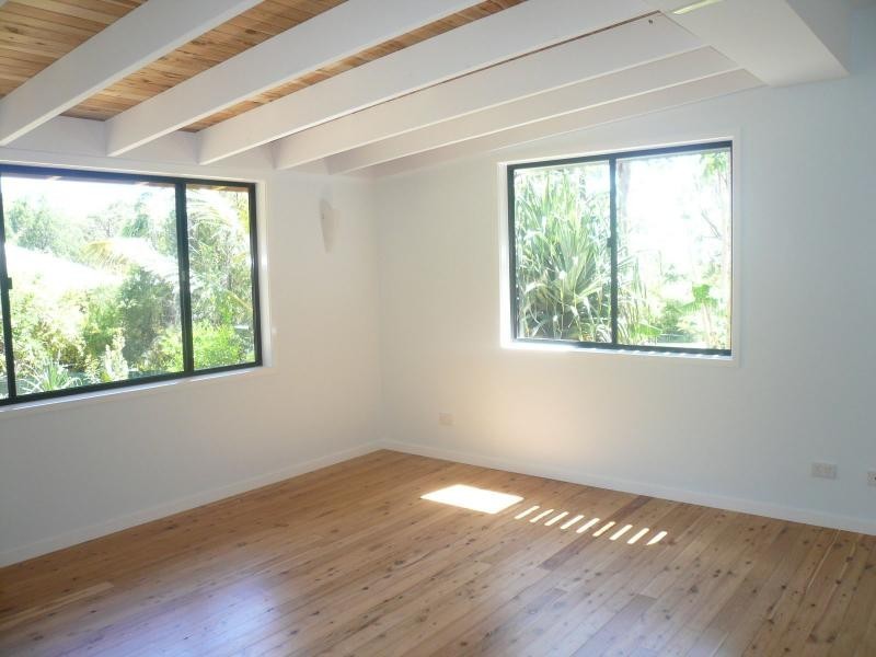 11 Weeroona Avenue, Macleay Island QLD 4184