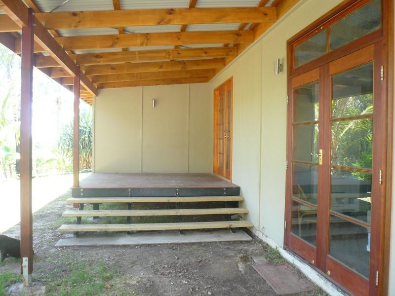 11 Weeroona Avenue, Macleay Island QLD 4184