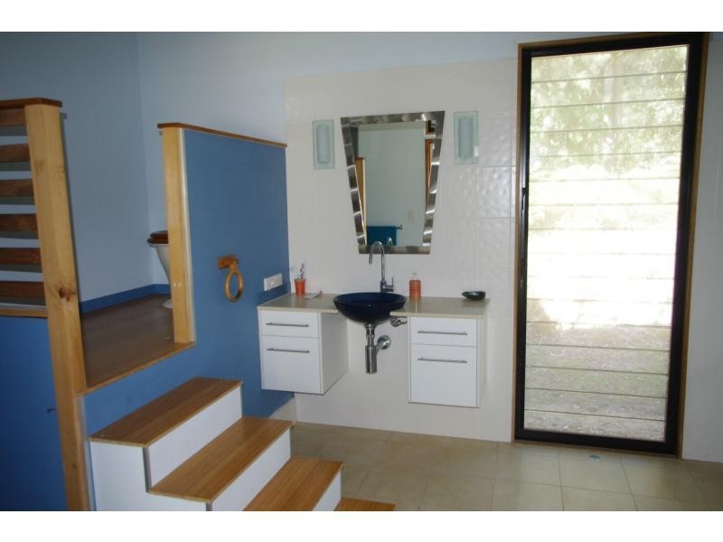 11 Weeroona Avenue, Macleay Island QLD 4184
