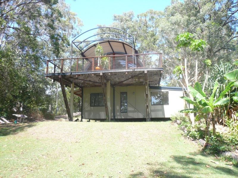 11 Weeroona Avenue, Macleay Island QLD 4184
