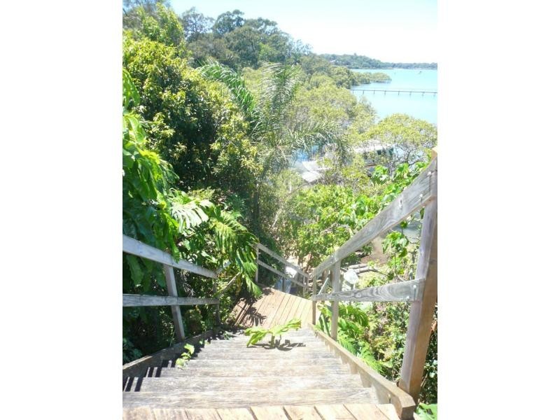 112 Western Road, Macleay Island QLD 4184