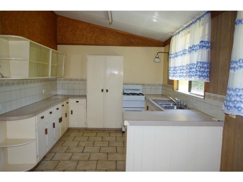 11 Michiko Street, Macleay Island QLD 4184