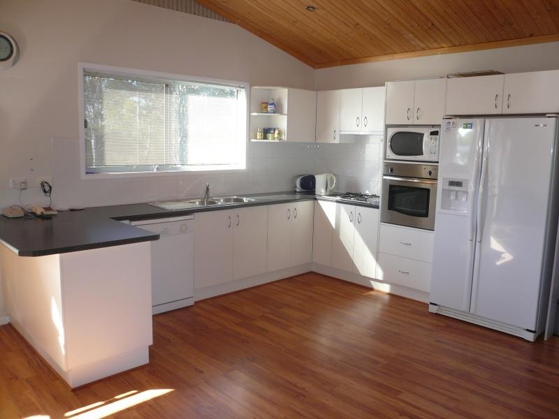19 Francis Road, Macleay Island QLD 4184