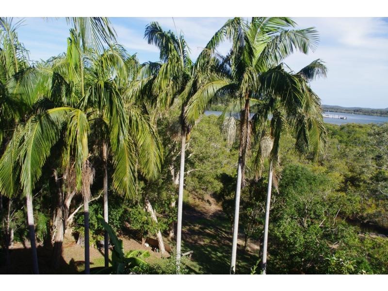 22 Cowes Street, Macleay Island QLD 4184