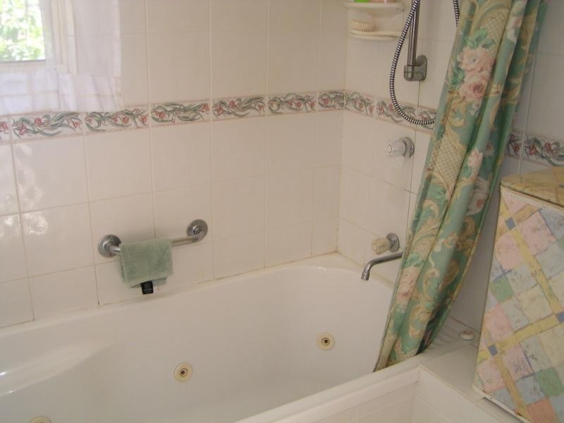 19 Alkira Street, Macleay Island QLD 4184