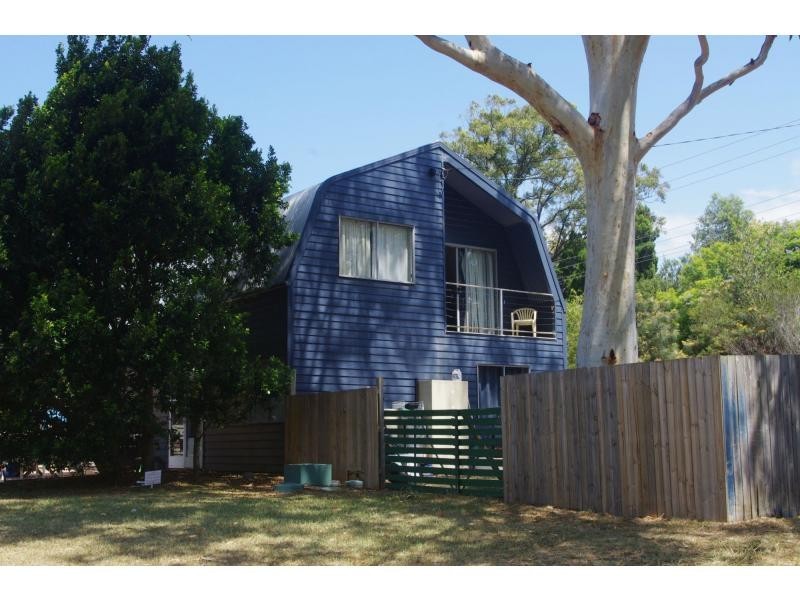 194-196 High Central Street, Macleay Island QLD 4184