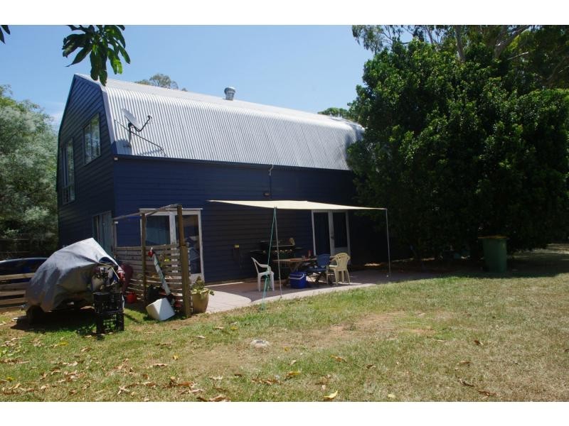 194-196 High Central Street, Macleay Island QLD 4184