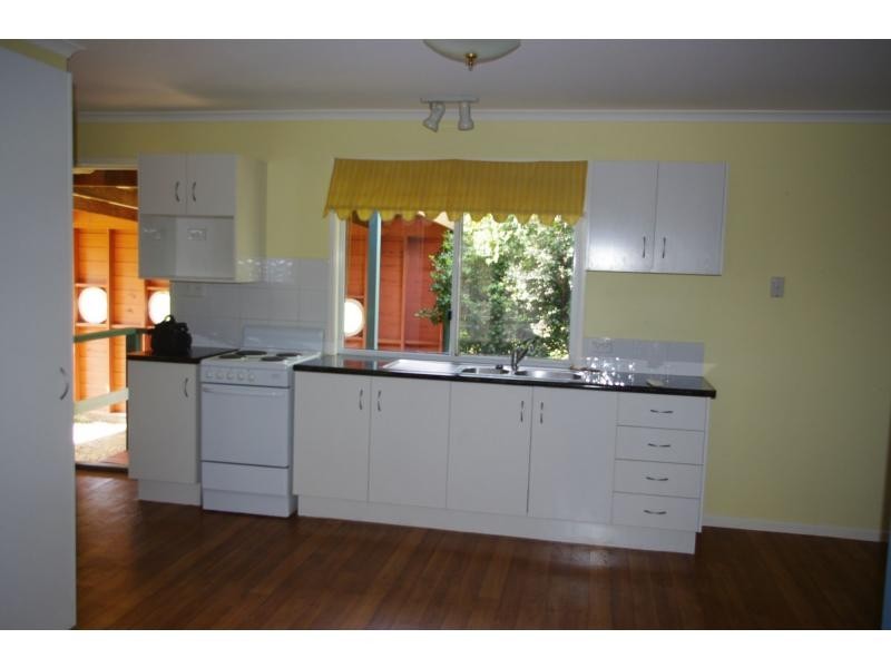 6 Eastbourne Terrace, Macleay Island QLD 4184