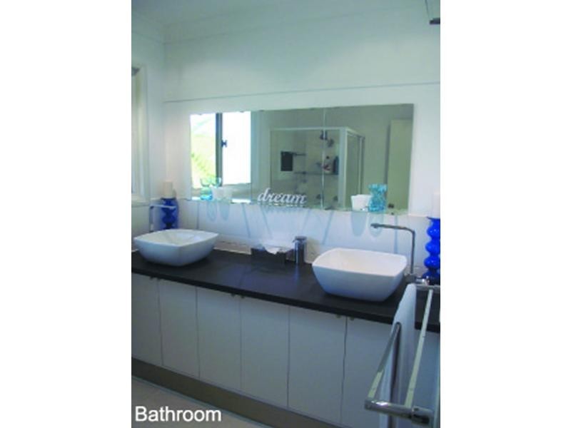 26 Rhodes Street, Macleay Island QLD 4184