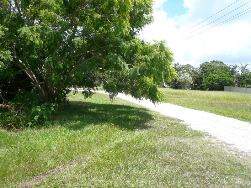 4 Lake Street, Macleay Island QLD 4184