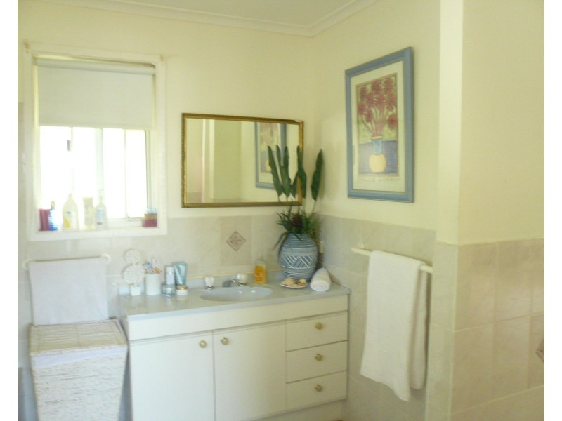 8 Mawarra Street, Macleay Island QLD 4184
