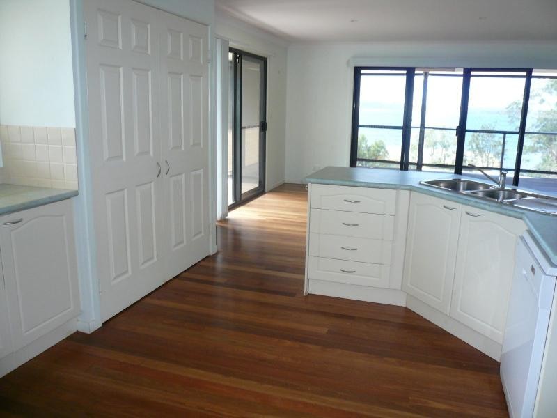 15 Coorong Street, Macleay Island QLD 4184