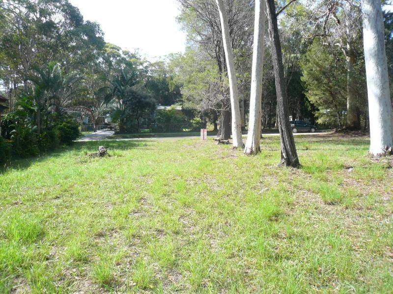 8 Morwong Street, Macleay Island QLD 4184