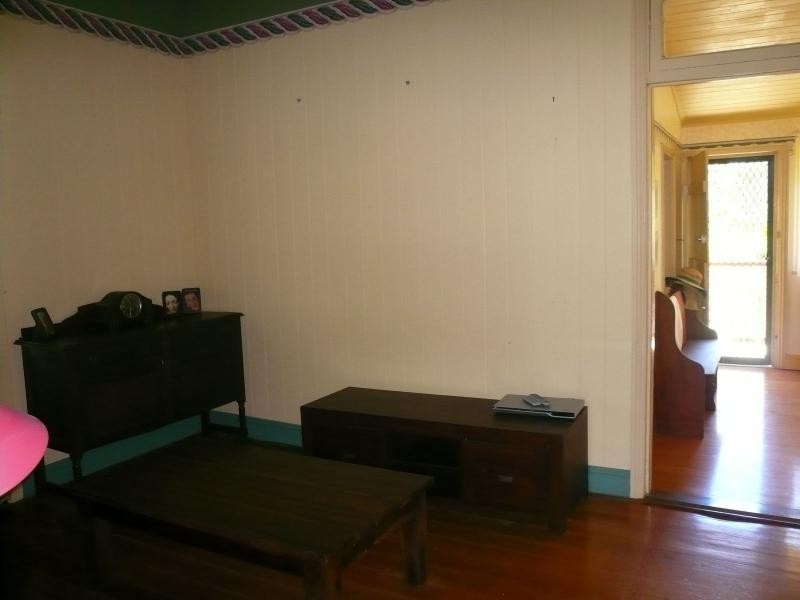 27 Mawarra Street, Macleay Island QLD 4184