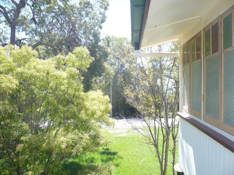 27 Mawarra Street, Macleay Island QLD 4184