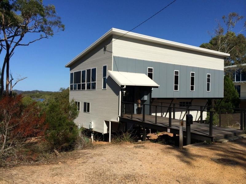 13 Blue Vista Street, Macleay Island QLD 4184