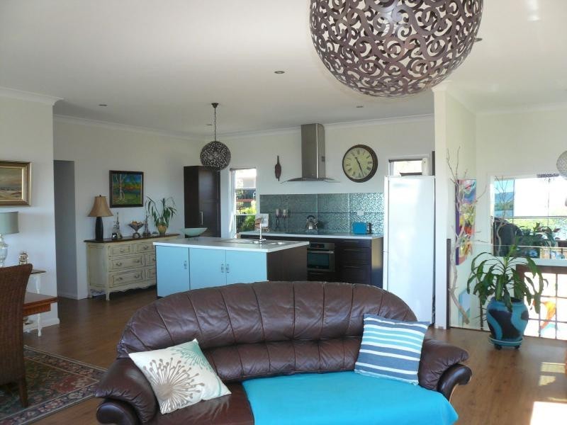 13 Blue Vista Street, Macleay Island QLD 4184