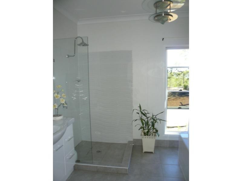 13 Blue Vista Street, Macleay Island QLD 4184