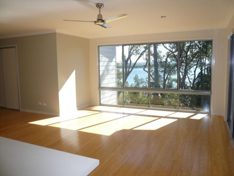 23 Cliff Terrace, Macleay Island QLD 4184