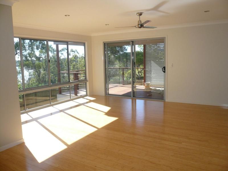 23 Cliff Terrace, Macleay Island QLD 4184