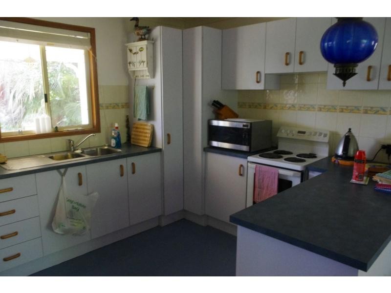2 Heath Street, Macleay Island QLD 4184