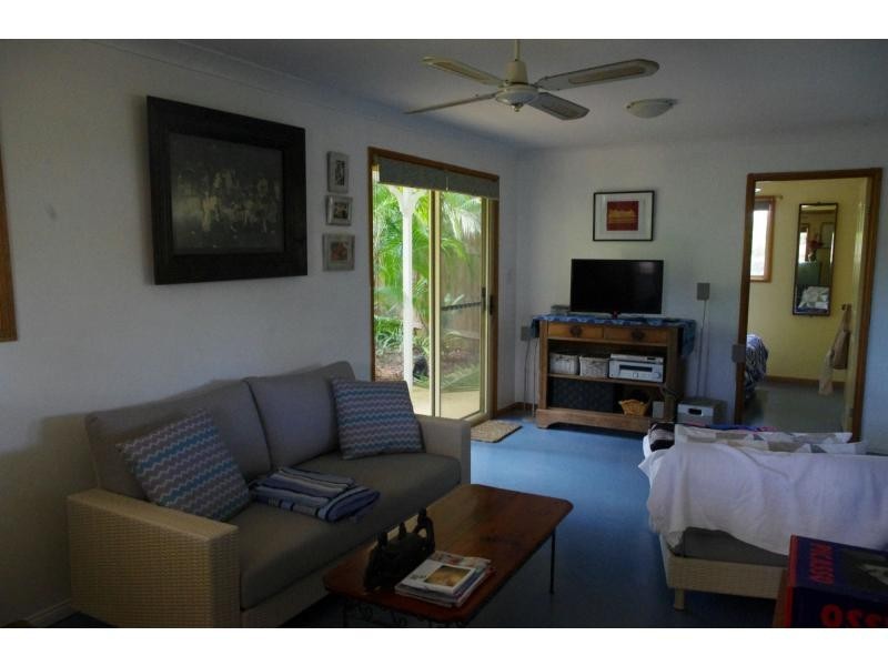 2 Heath Street, Macleay Island QLD 4184
