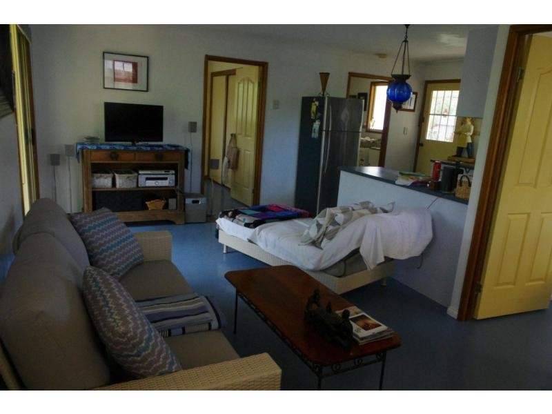 2 Heath Street, Macleay Island QLD 4184