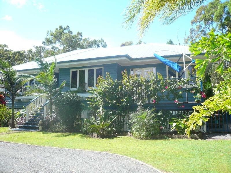 18 Coast Road, Macleay Island QLD 4184