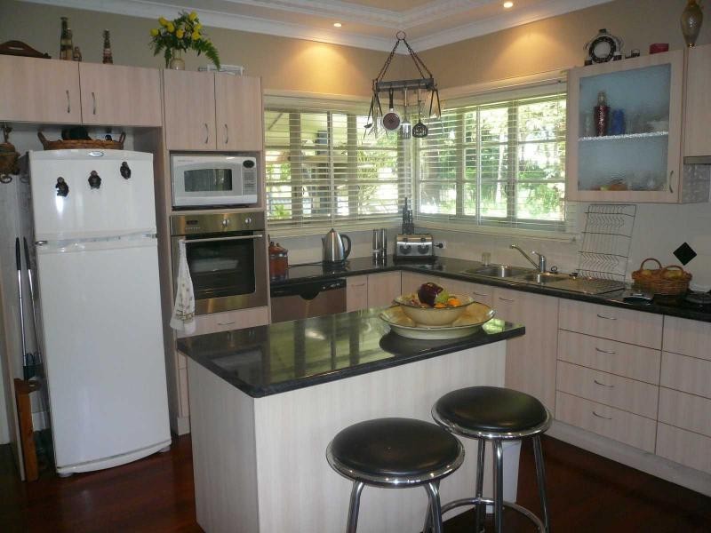 18 Coast Road, Macleay Island QLD 4184