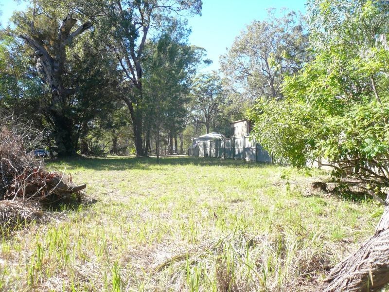 27 President Terrace, Macleay Island QLD 4184