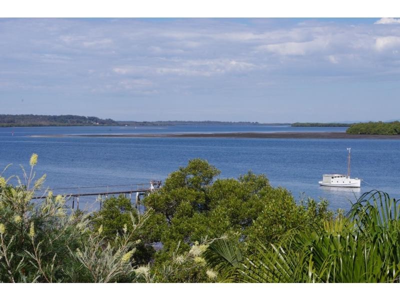 106 Western Road, Macleay Island QLD 4184