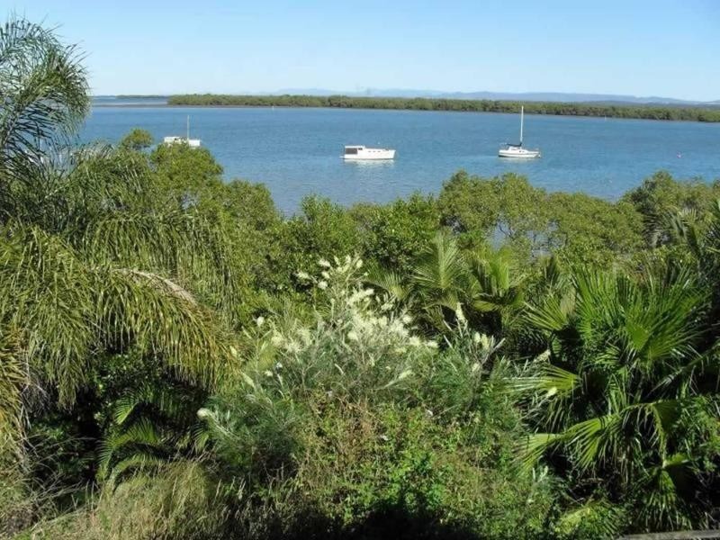 106 Western Road, Macleay Island QLD 4184