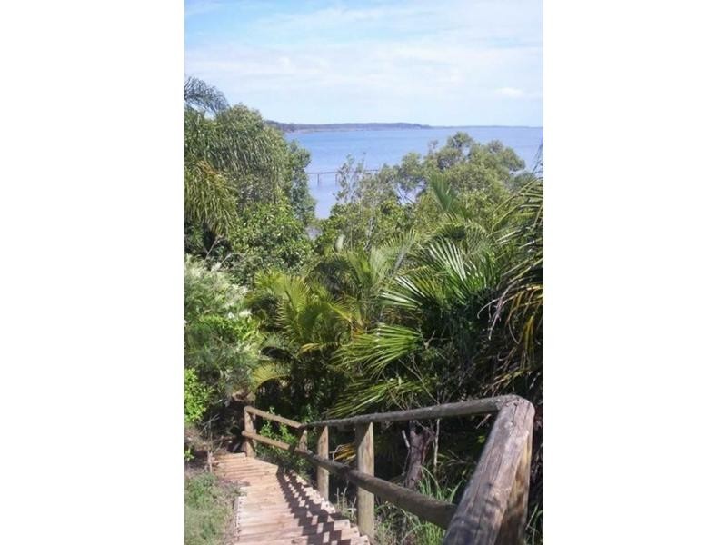 106 Western Road, Macleay Island QLD 4184