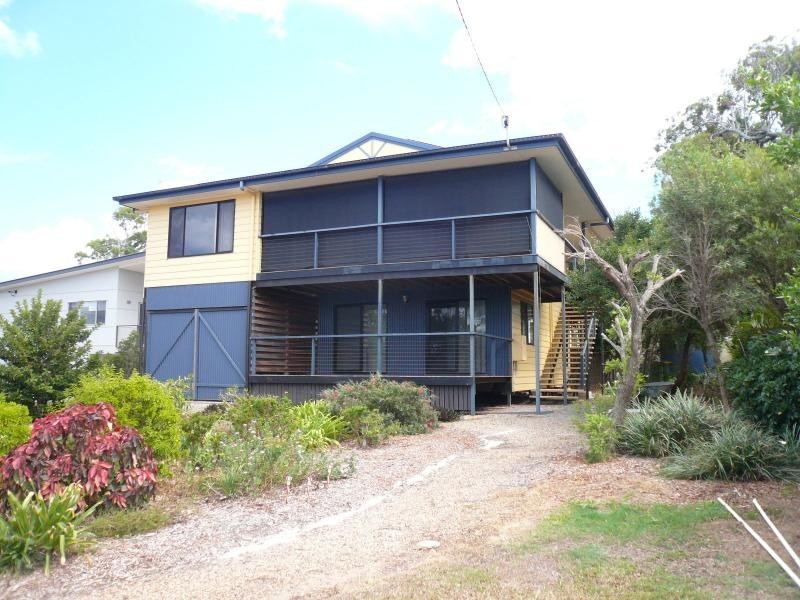 15 Coorong Street, Macleay Island QLD 4184
