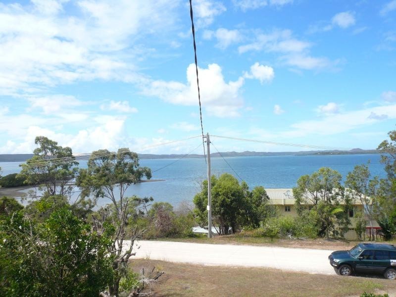 15 Coorong Street, Macleay Island QLD 4184
